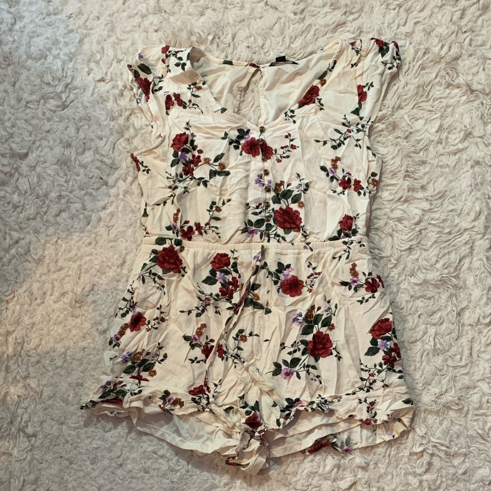 ✨AE Outfitters Floral Romper✨